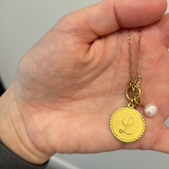 Script L Initial Pearl Necklace - Picture 2 of 7